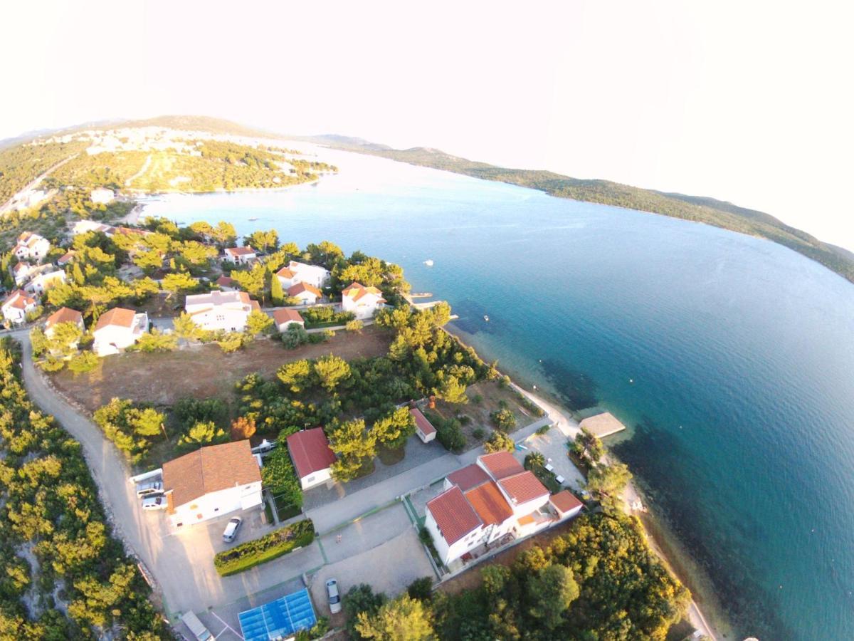 Apartments Vila Leona Пировац Екстериор снимка