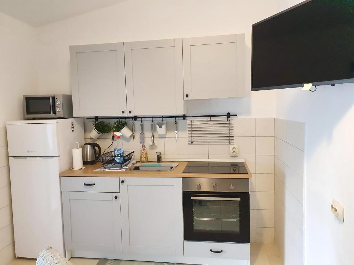 Apartments Vila Leona Пировац Екстериор снимка