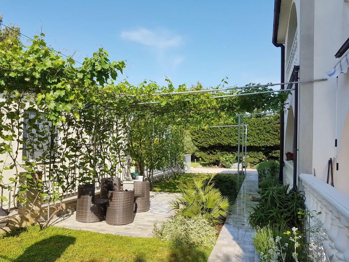Apartments Vila Leona Пировац Екстериор снимка
