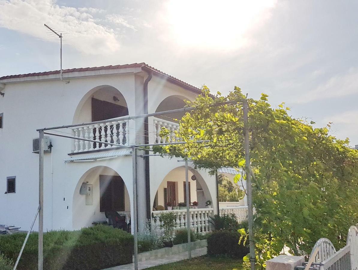 Apartments Vila Leona Пировац Екстериор снимка